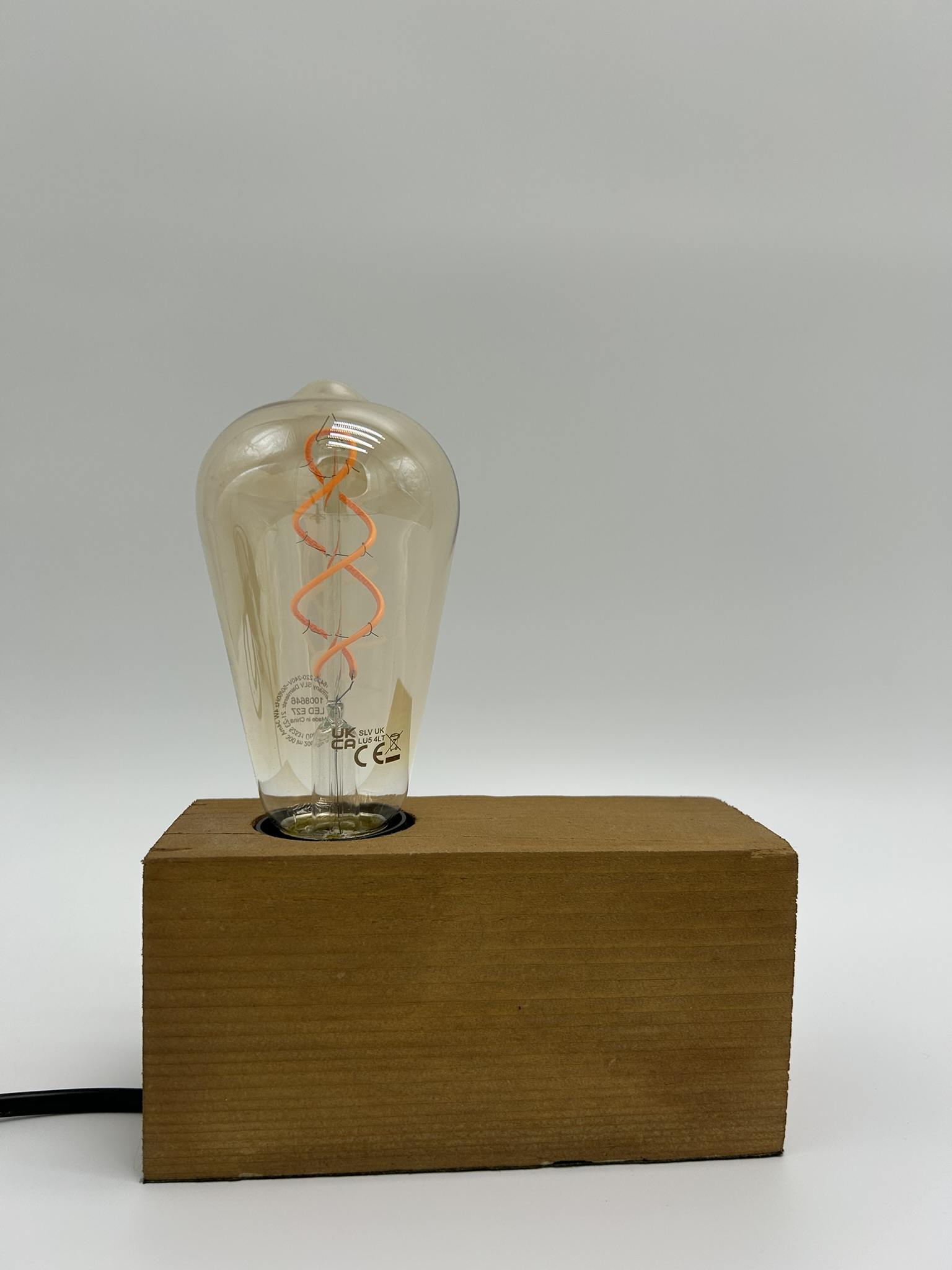 Lampe rectangulaire en bois