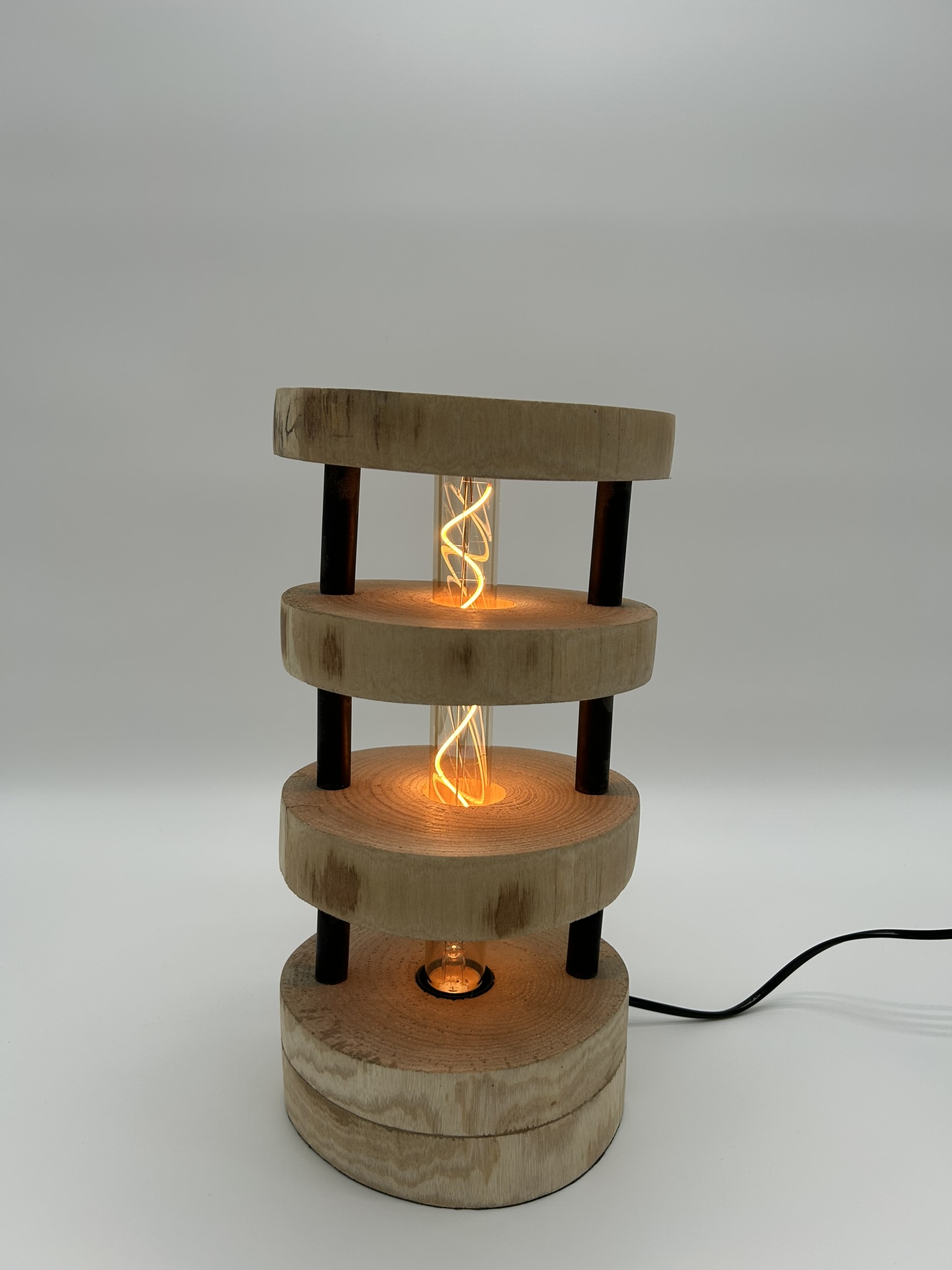 Lampe en Rondins de Bois Superposés