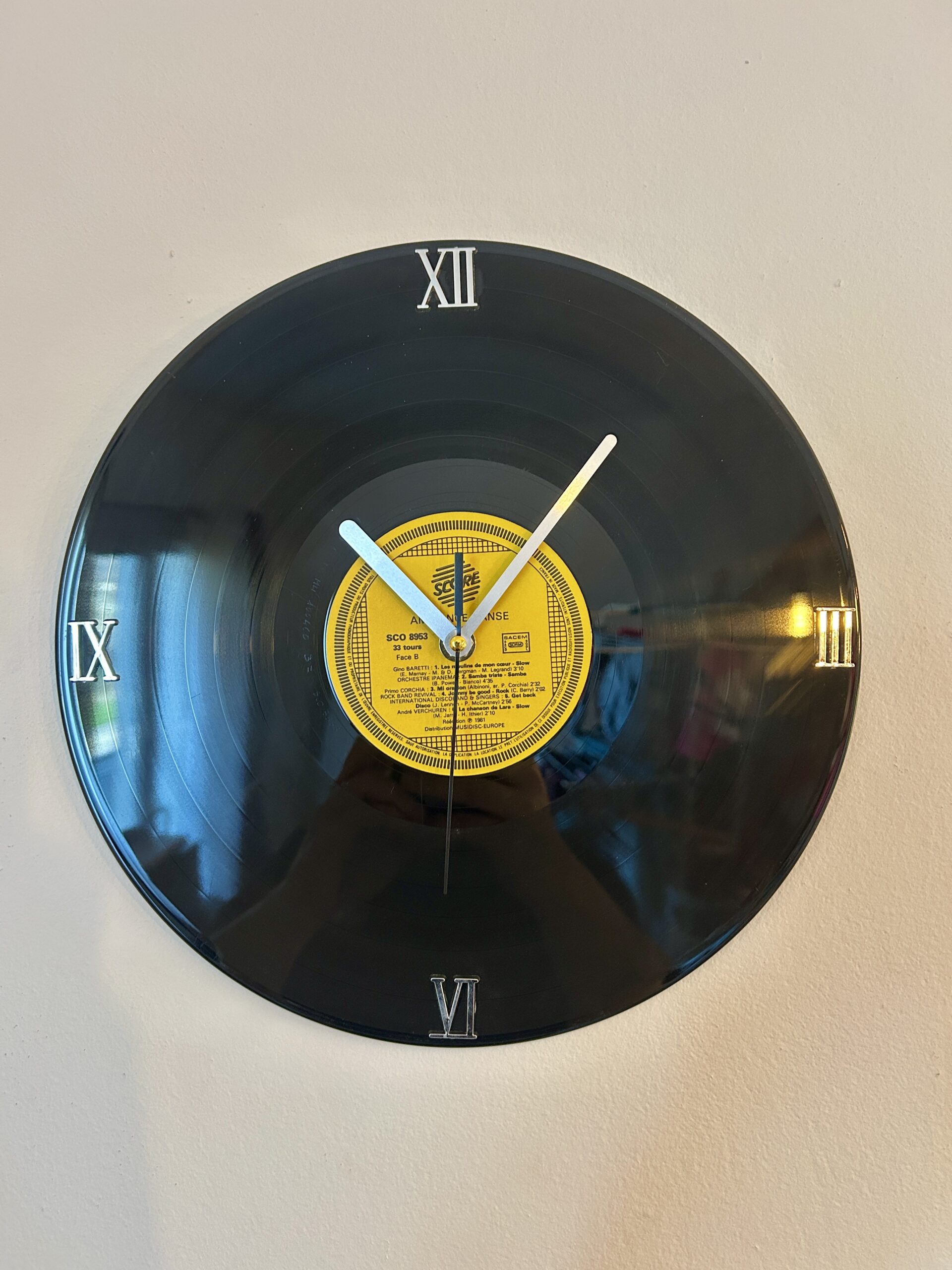 Horloge murale en disque vinyle 33 tours – Décoration vintage et musicale