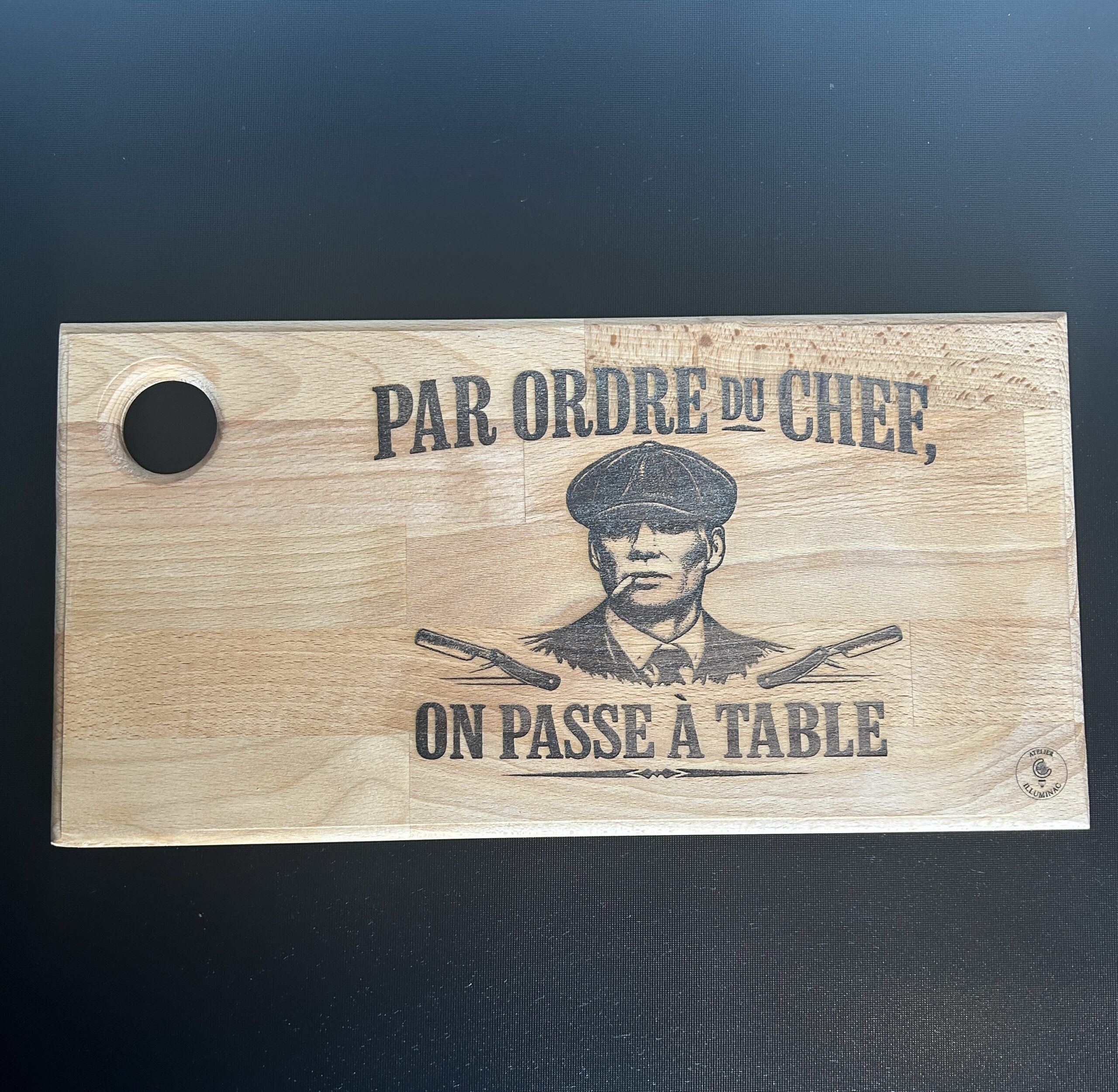 Planche à découper en hêtre gravée 40×20 cm | Par ordre du chef