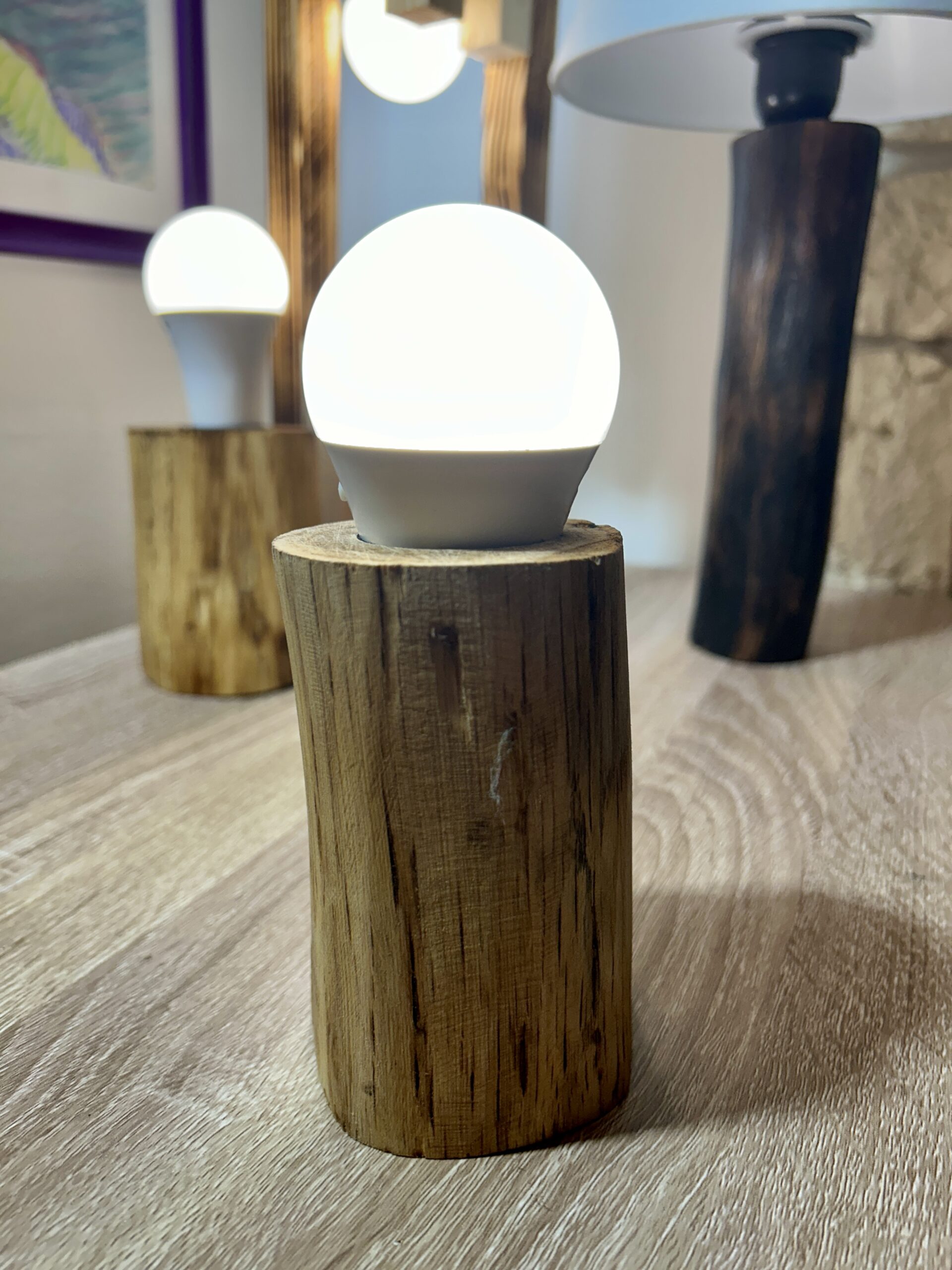 Luminaire nomade en bois avec ampoule encastrée
