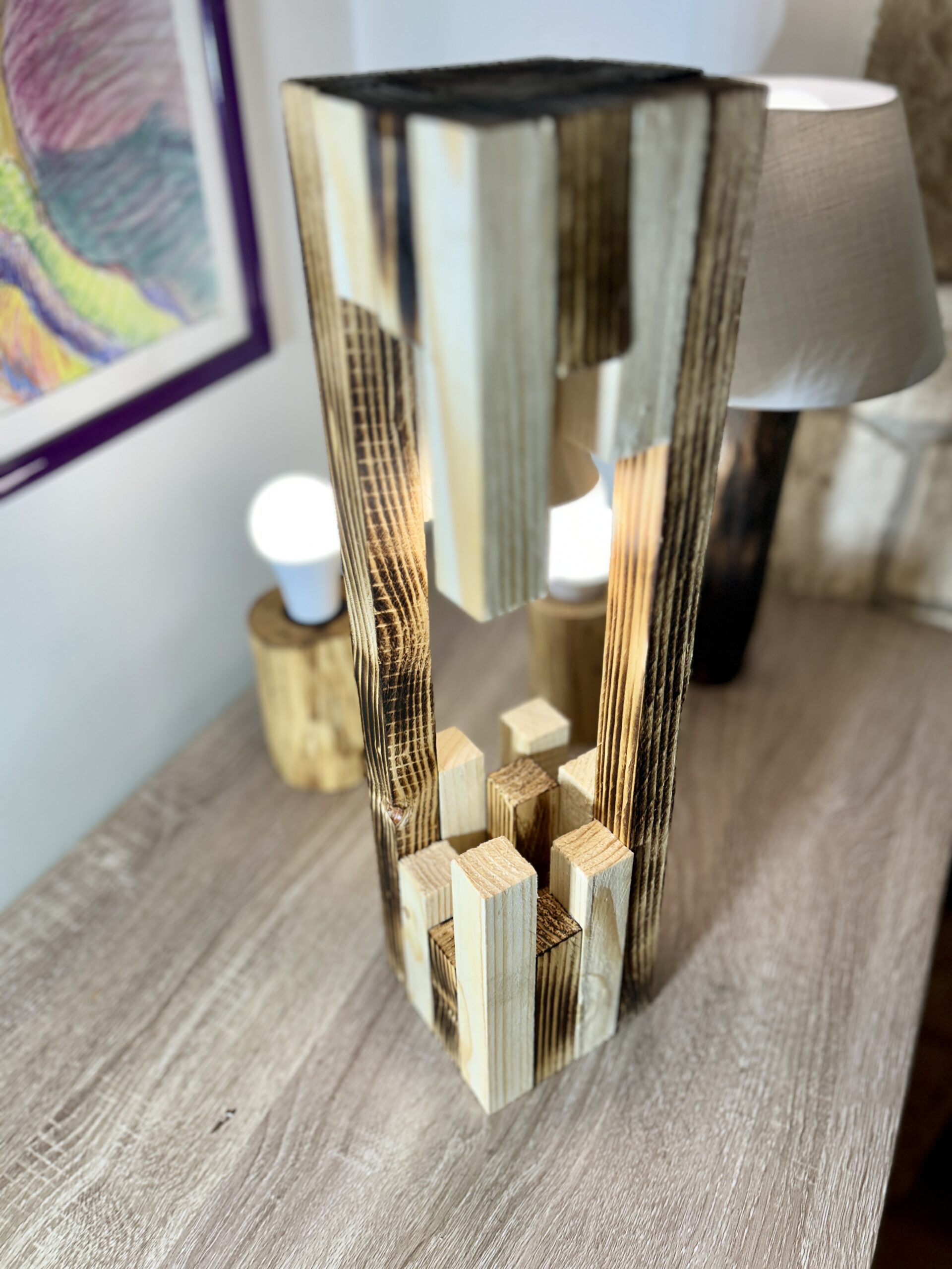 Luminaire nomade en bois ajouré avec ampoule rechargeable – Image 2
